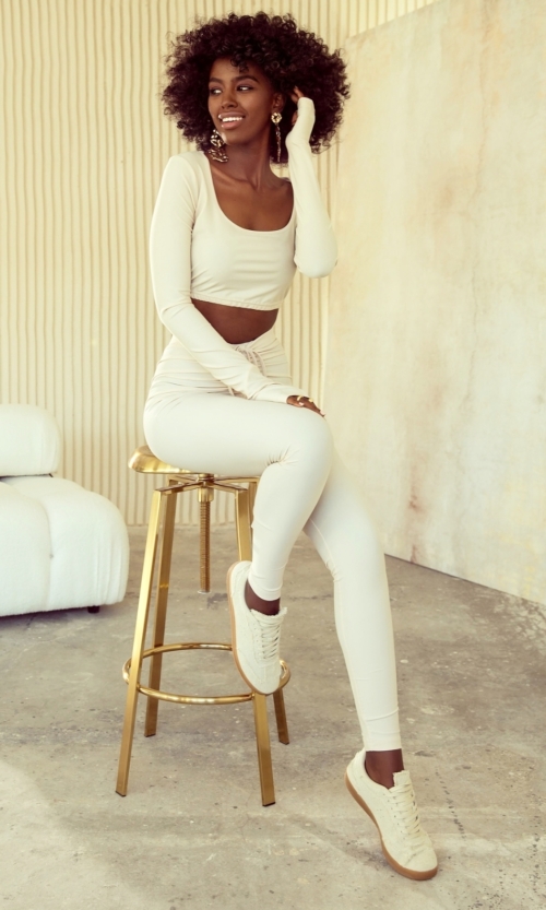 Bluzka z łańcuszkiem biała